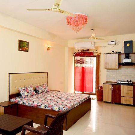 Hare Krishna Home Stay Vrindávan Kültér fotó