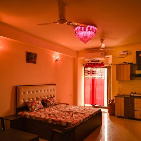 Hare Krishna Home Stay Vrindávan Kültér fotó