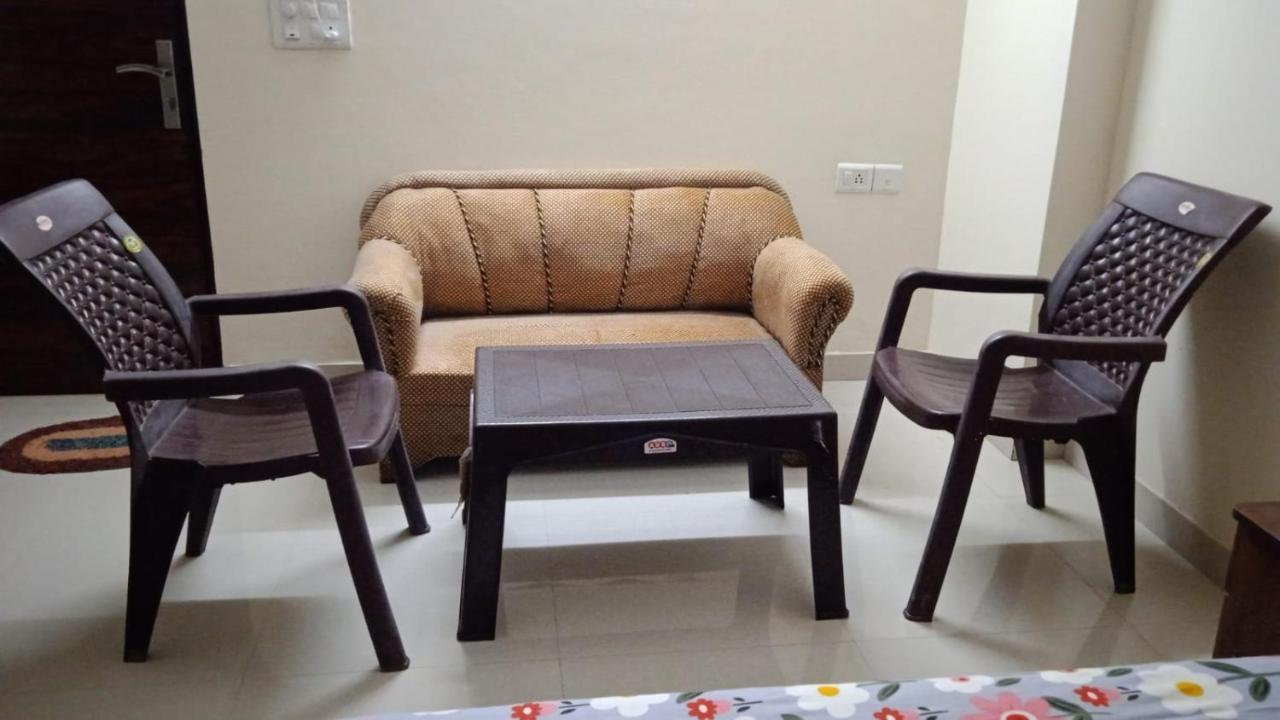 Hare Krishna Home Stay Vrindávan Kültér fotó